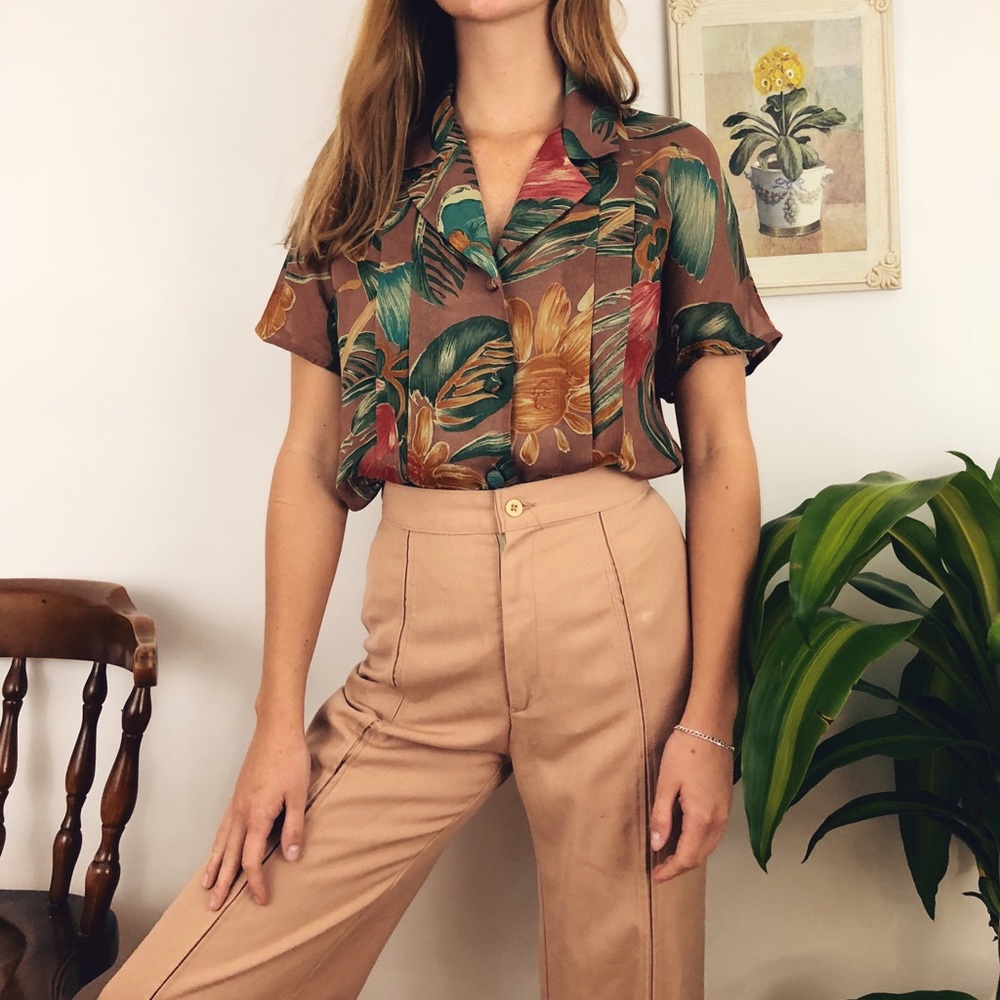 Pleated Rustic Paradise Top - Picture 4 of 8